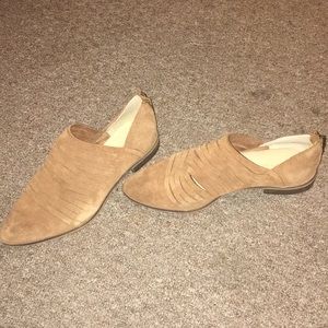 Chinese Laundry flats